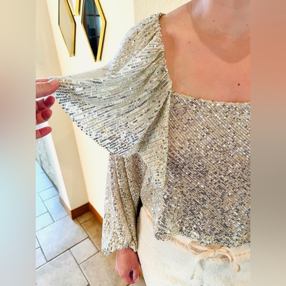 Free People Silver Tiered Ruffle Balloon Sleeve Sequin Flowy Top Size XS NWT - Picture 7 of 13